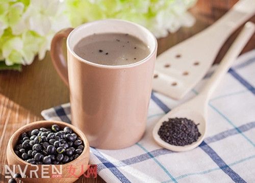 冬季早餐飲品應選豆漿_冬季早晨應有一杯豆漿 四種冬季養生的豆漿喝法介紹