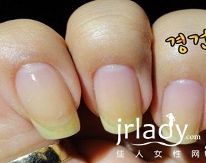 2013年新春花朵美甲DIY教程